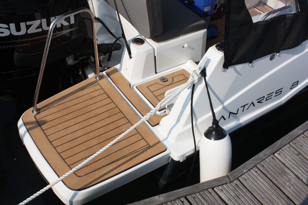 Beneteau Marinedeck 2000